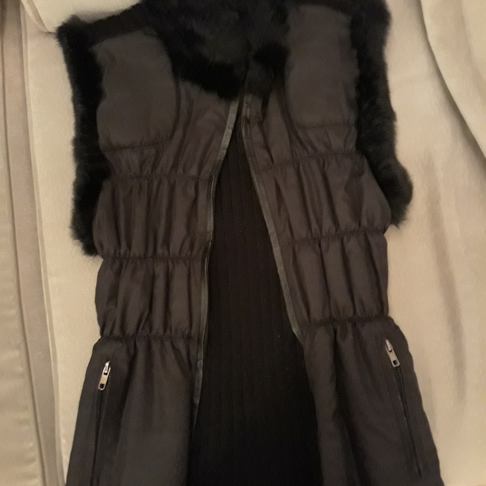 AMAZINGgorgeous unworn sweater, fur and Nylon black women's zippered vest jackeT